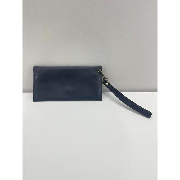 Elevate Mini Wallet in Black - Picture 2 of 6